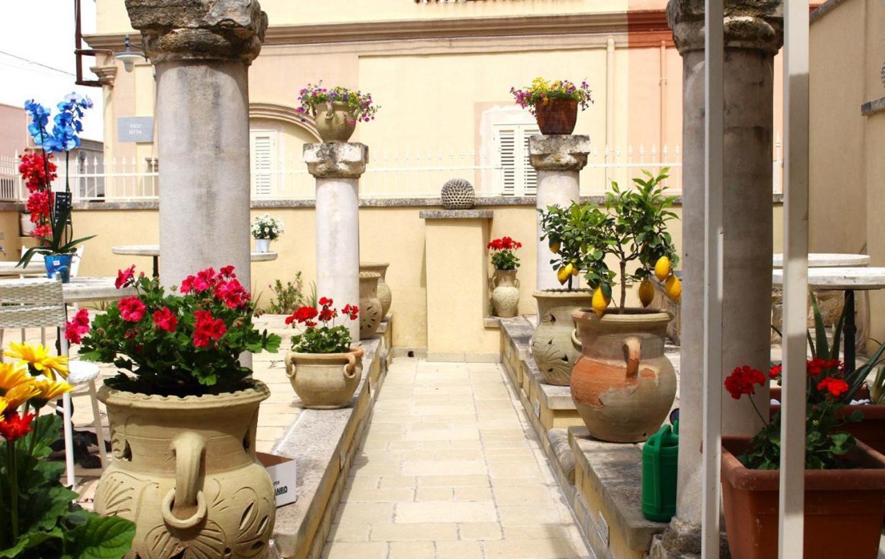 Palazzo Aurora Panzió Alezio Kültér fotó